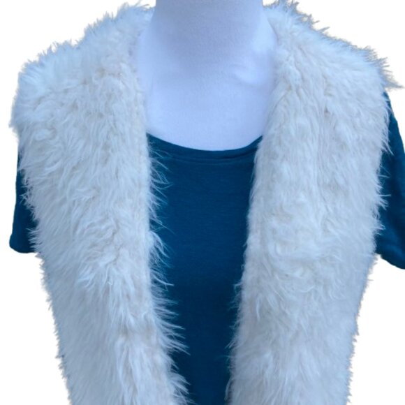 Cato Women's Long Open White Fuzzy Soft Vest with Silky-Like Lining, sz. Small - Picture 9 of 9